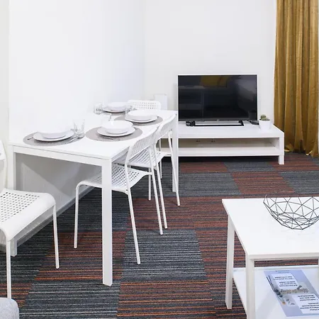 To - Votmeta Sissepaeaes Lejlighed *